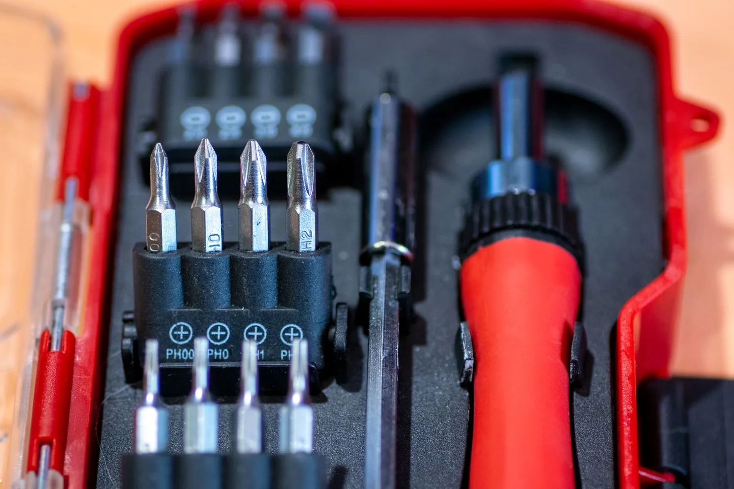 Locksmith at work in Woodbury